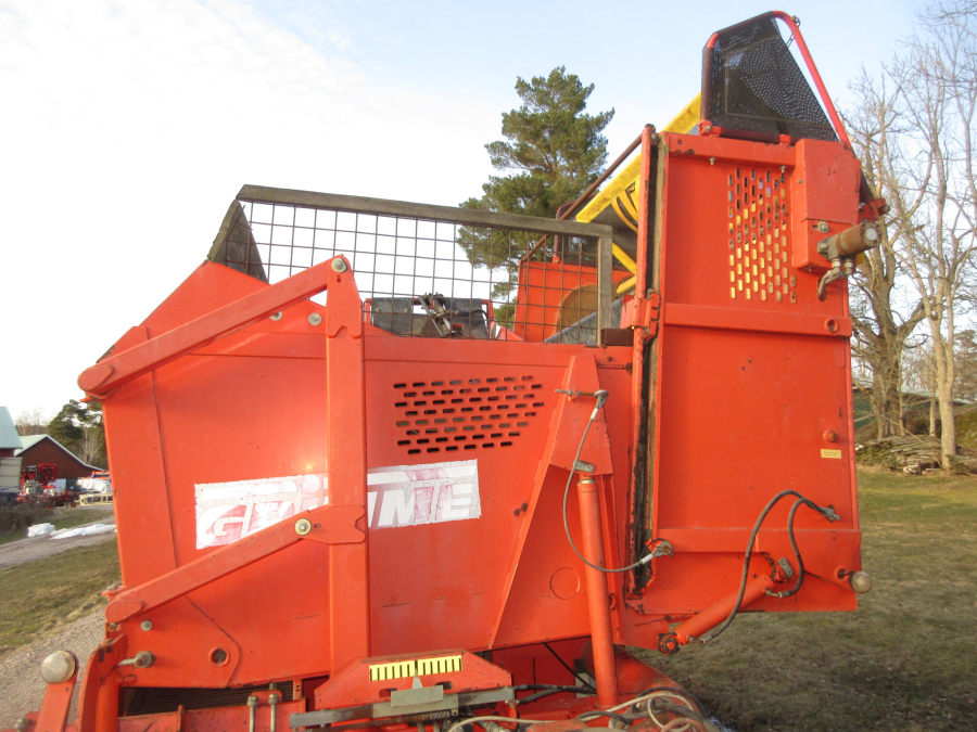 5797 Grimme SE75-30 potato harvester