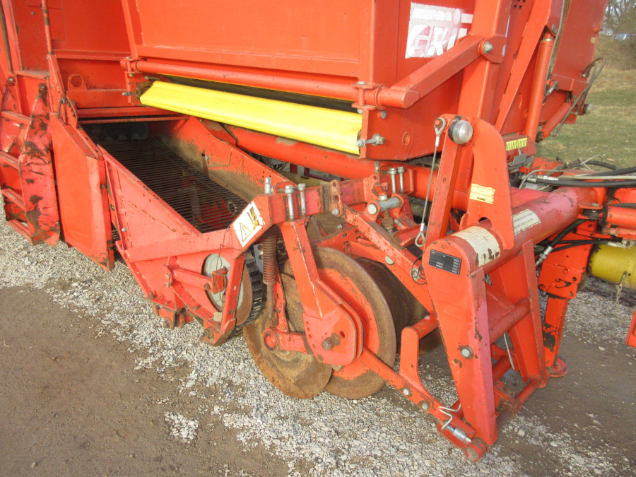 5797 Grimme SE75-30 potato harvester