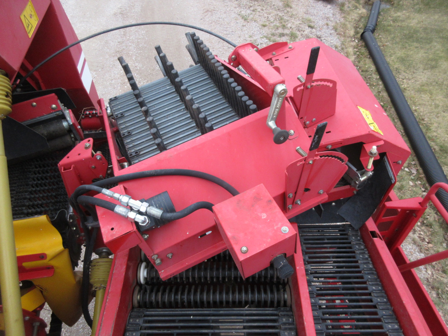 5798 Grimme SE140 potato harvester