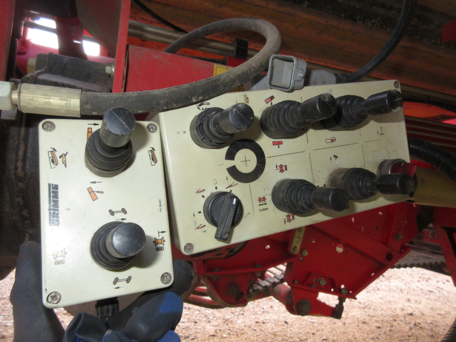 5869 Grimme SE 75-30 Kartoffelroder