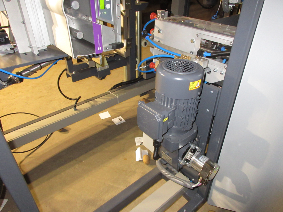6069 Upmatic 4110 paper bagger