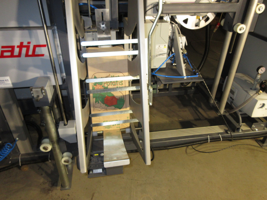 6069 Upmatic 4110 paper bagger