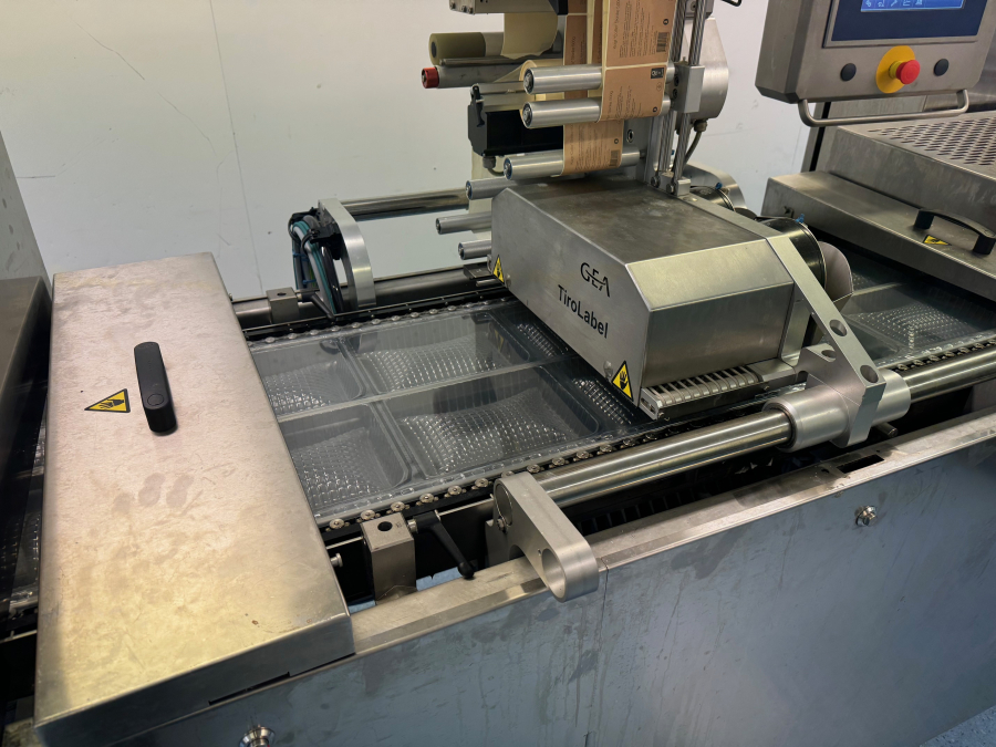 6111 GEA Thermoformer PowerPak ST420 year 2019 with printer. 