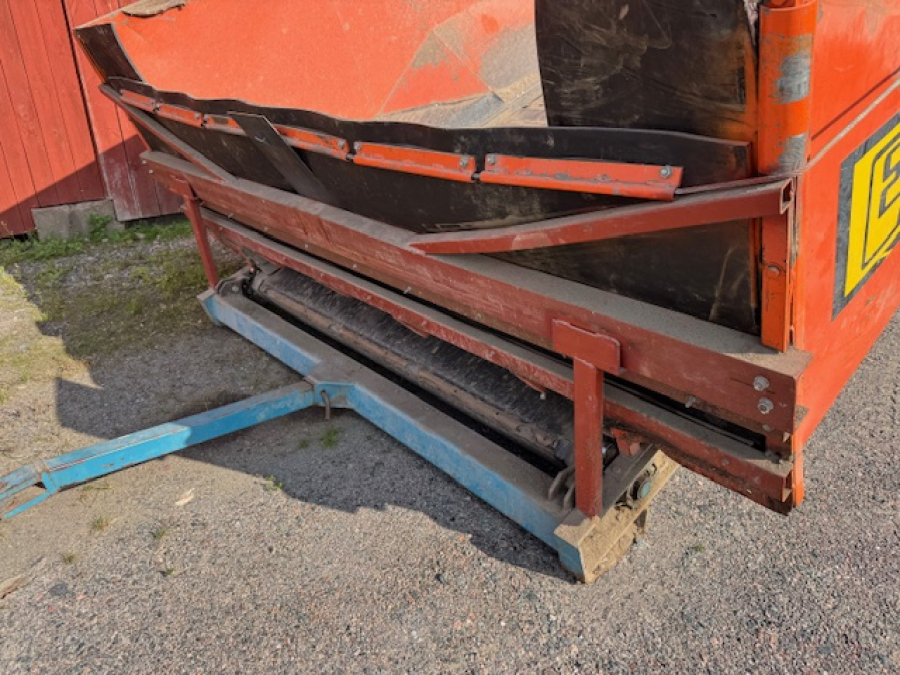 6188 EMVE receiving hopper with screen grader
