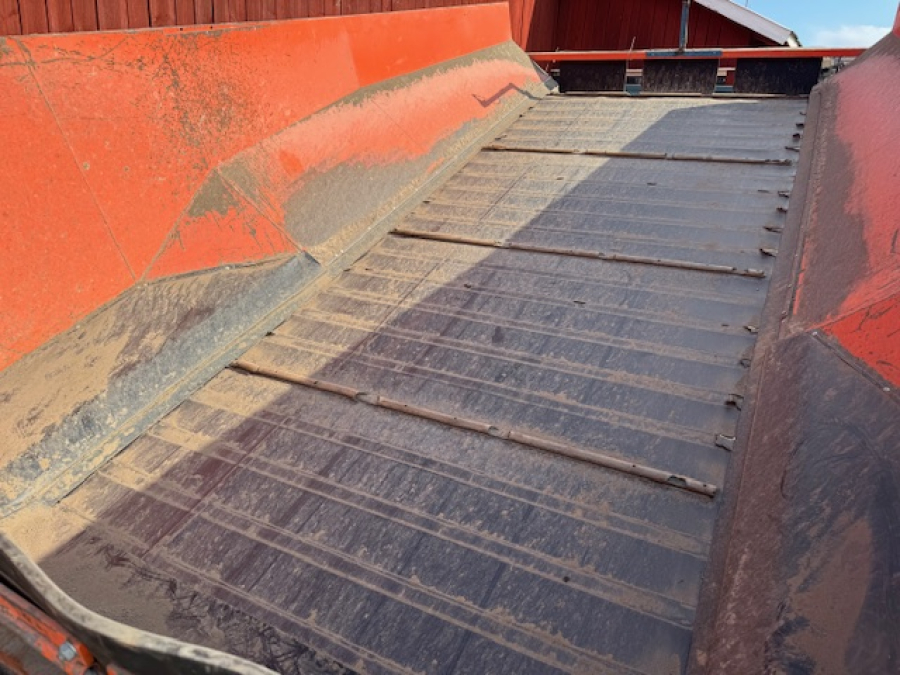 6188 EMVE receiving hopper with screen grader