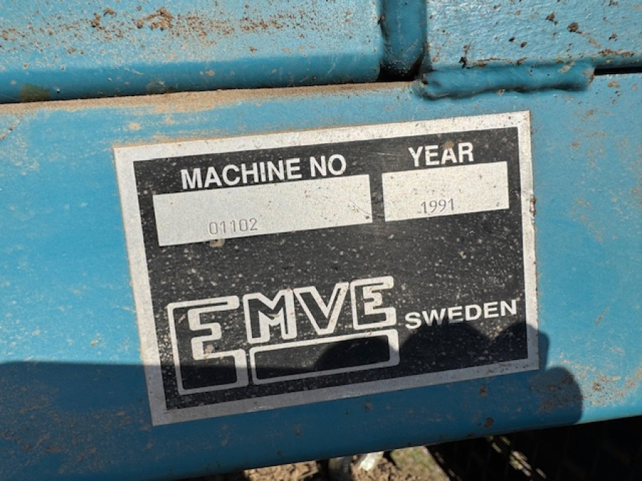 6188 EMVE receiving hopper with screen grader