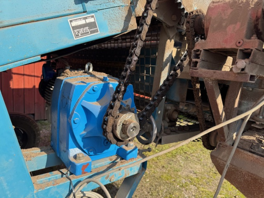 6188 EMVE receiving hopper with screen grader
