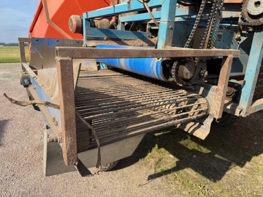 6188 EMVE receiving hopper with screen grader