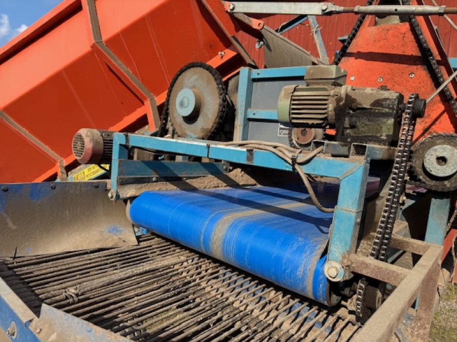 6188 EMVE receiving hopper with screen grader
