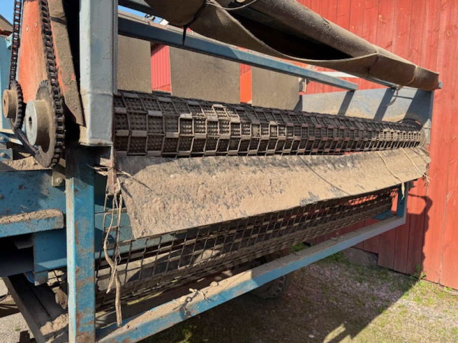 6188 EMVE receiving hopper with screen grader