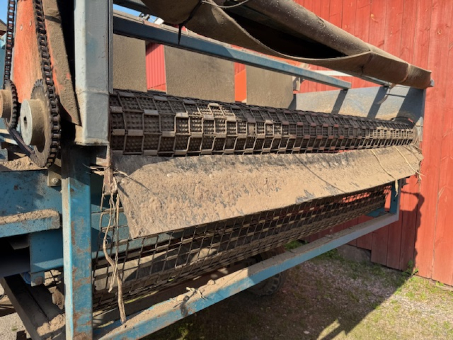 6188 EMVE receiving hopper with screen grader