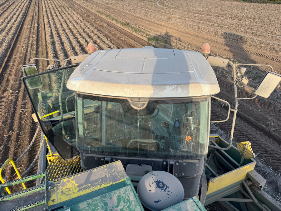 6202 Ploeger potato harvester 4 row with elevator