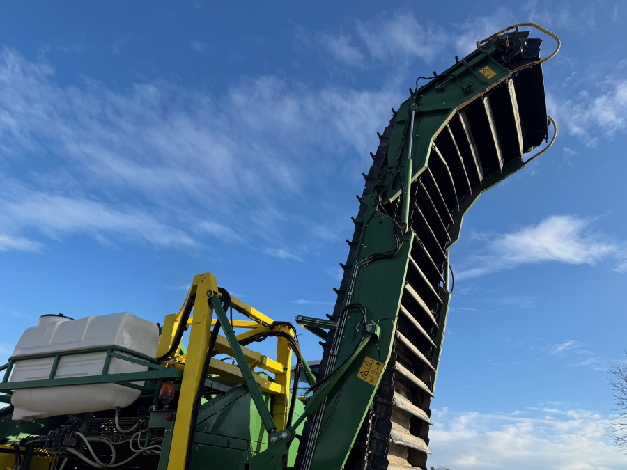 6202 Ploeger potato harvester 4 row with elevator