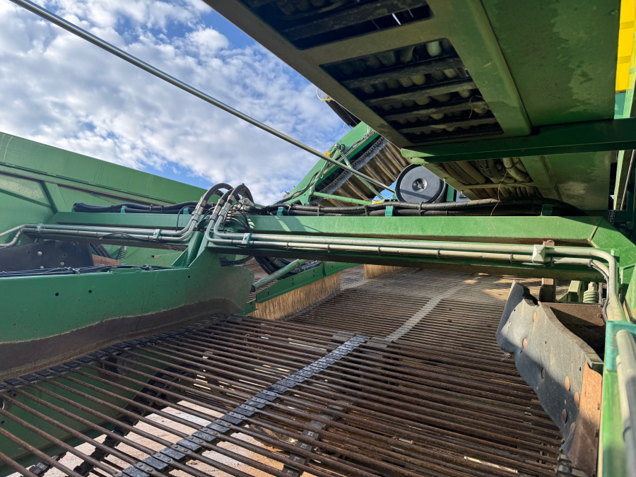 6202 Ploeger potato harvester 4 row with elevator