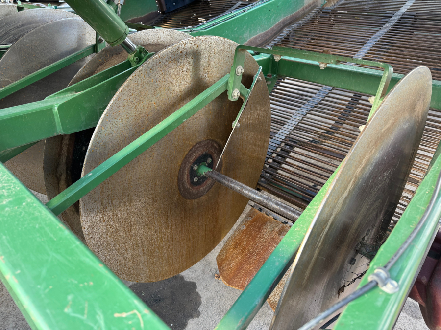6202 Ploeger potato harvester 4 row with elevator