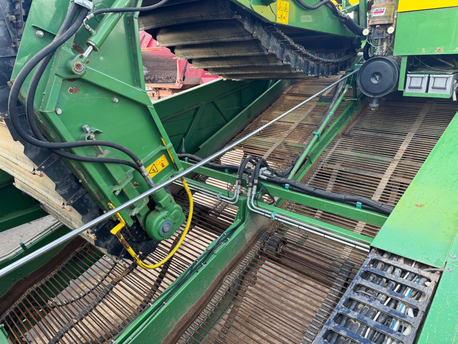 6202 Ploeger potato harvester 4 row with elevator