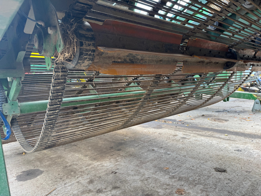 6202 Ploeger potato harvester 4 row with elevator