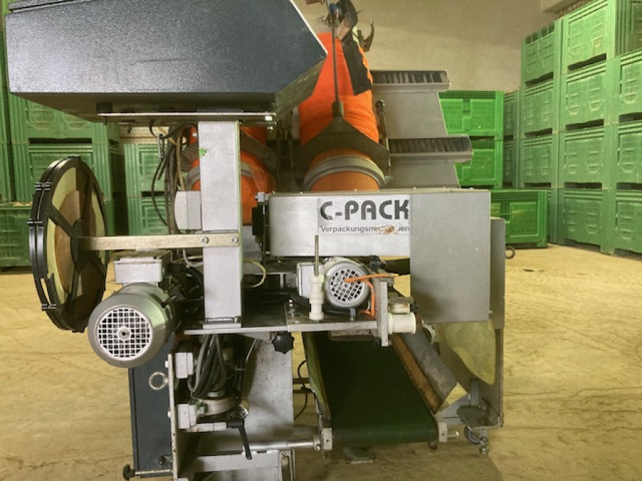 6225 C-Pack VAC 929 Net clipper automatic net bagger
