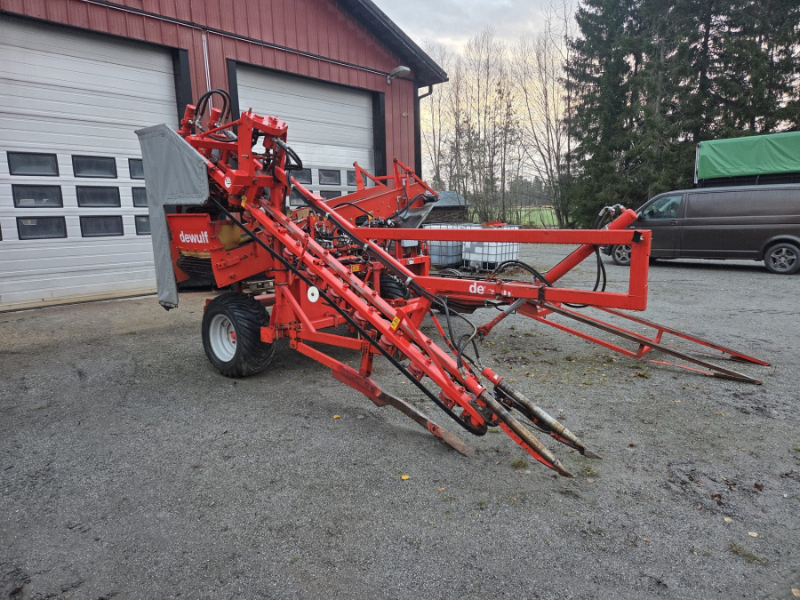 6247 Dewulf P3CC carrot harvester