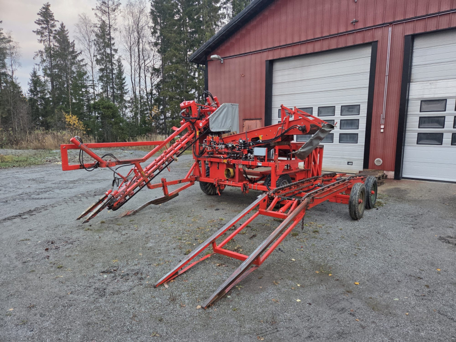 6247 Dewulf P3CC carrot harvester