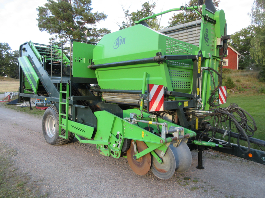 6322 AVR 6100 potato harvester
