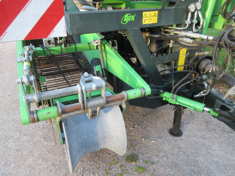 6322 AVR 6100 potato harvester