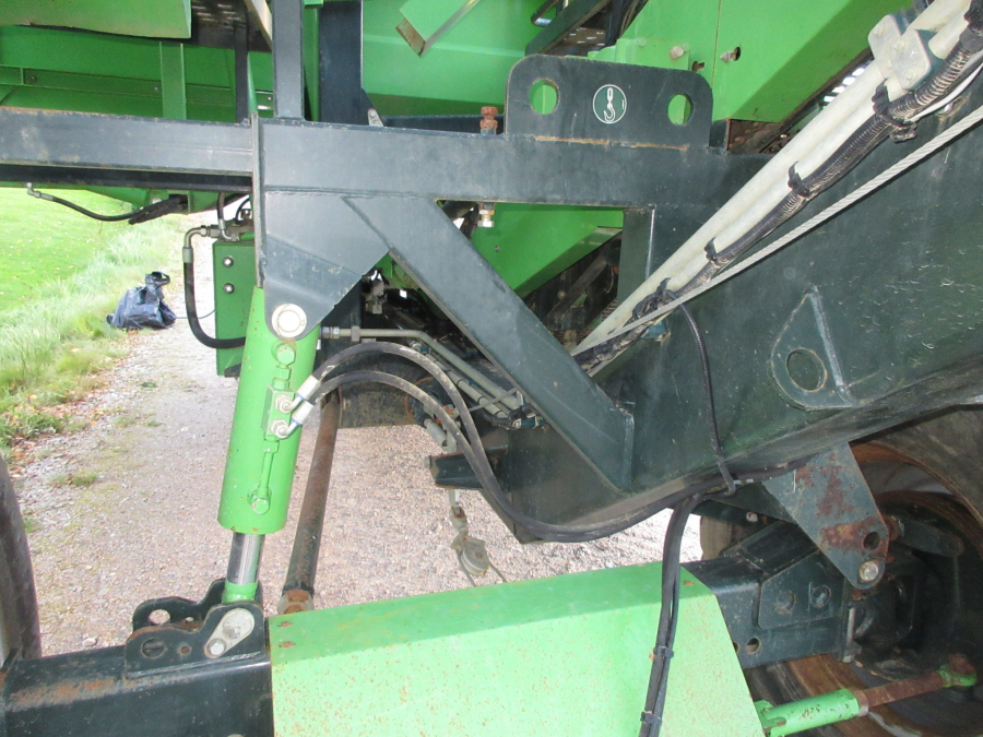 6322 AVR 6100 potato harvester