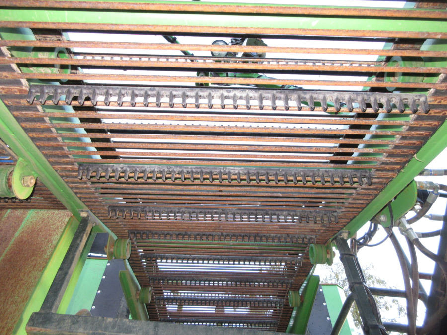 6322 AVR 6100 potato harvester