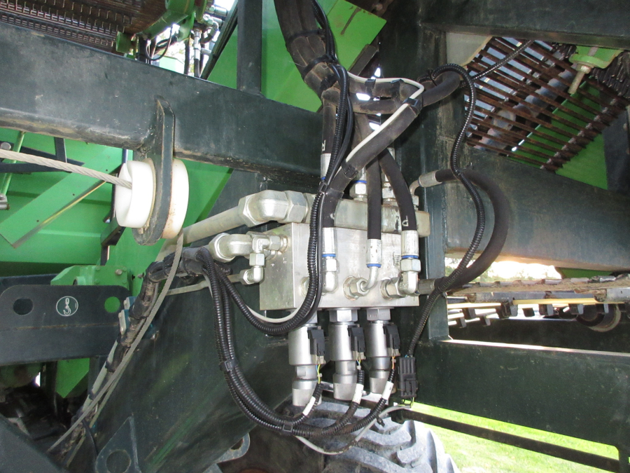 6322 AVR 6100 potato harvester