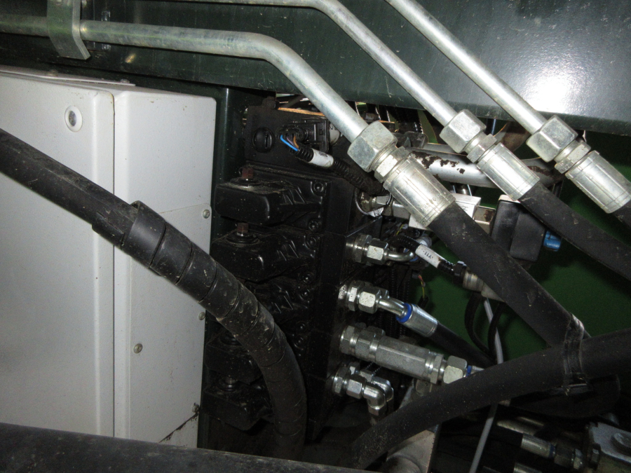 6322 AVR 6100 potato harvester