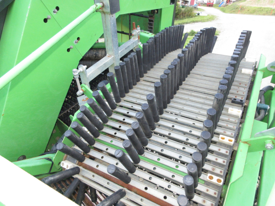 6322 AVR 6100 potato harvester