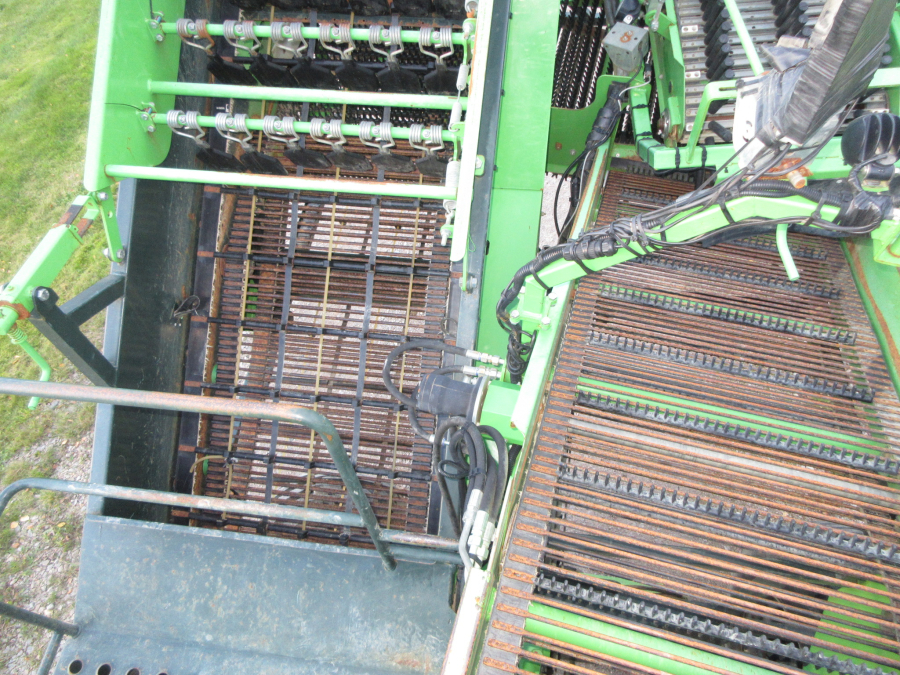 6322 AVR 6100 potato harvester