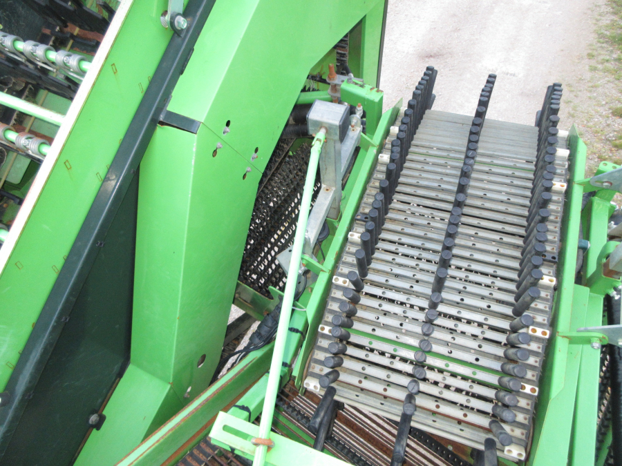 6322 AVR 6100 potato harvester