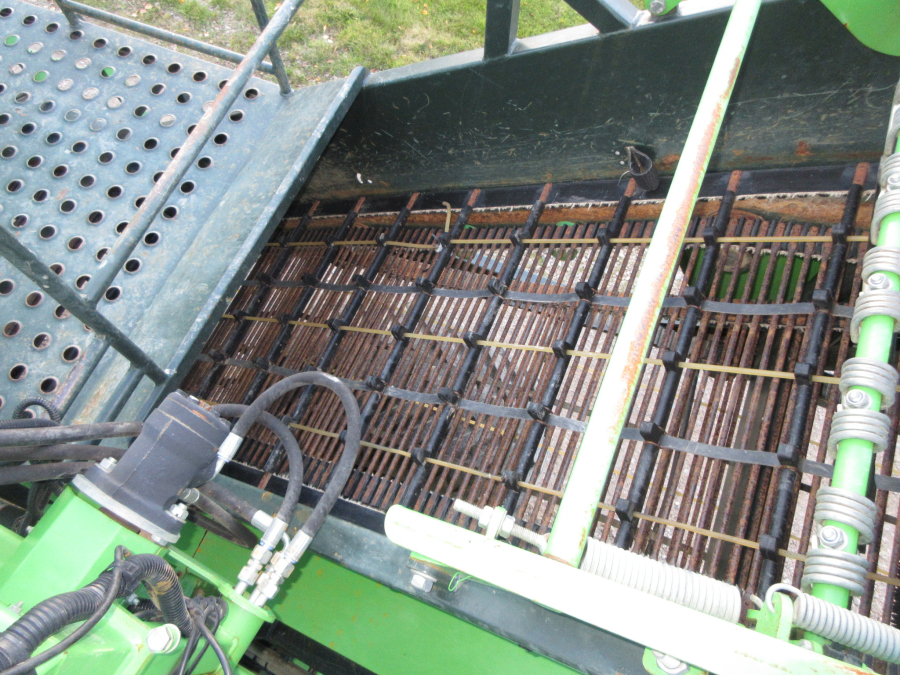 6322 AVR 6100 potato harvester