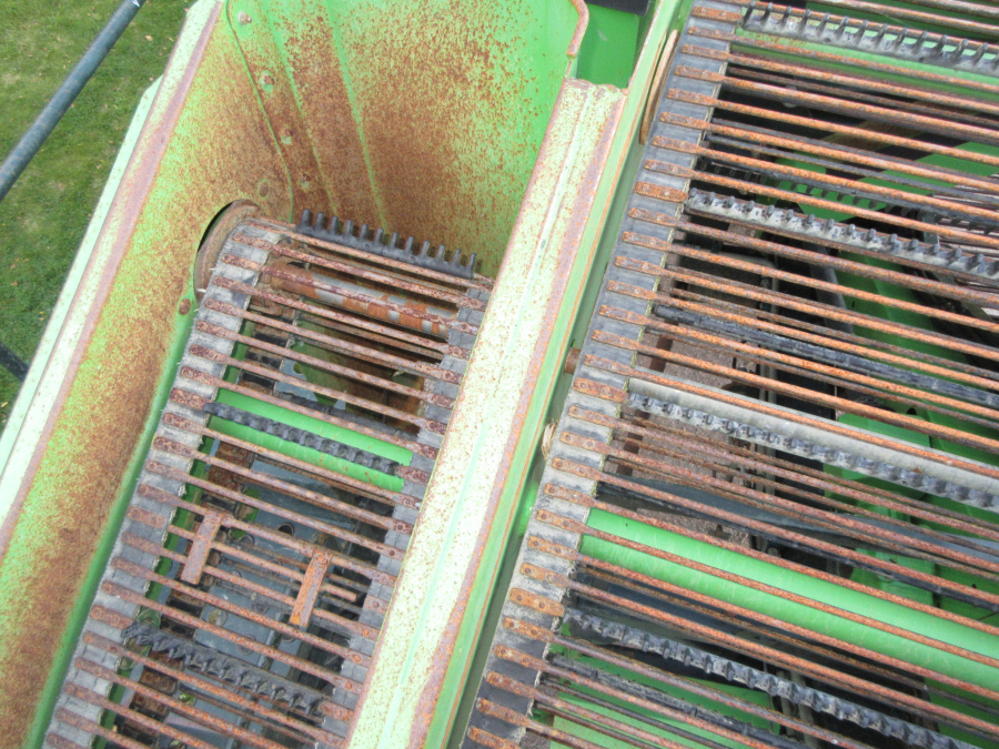 6322 AVR 6100 potato harvester