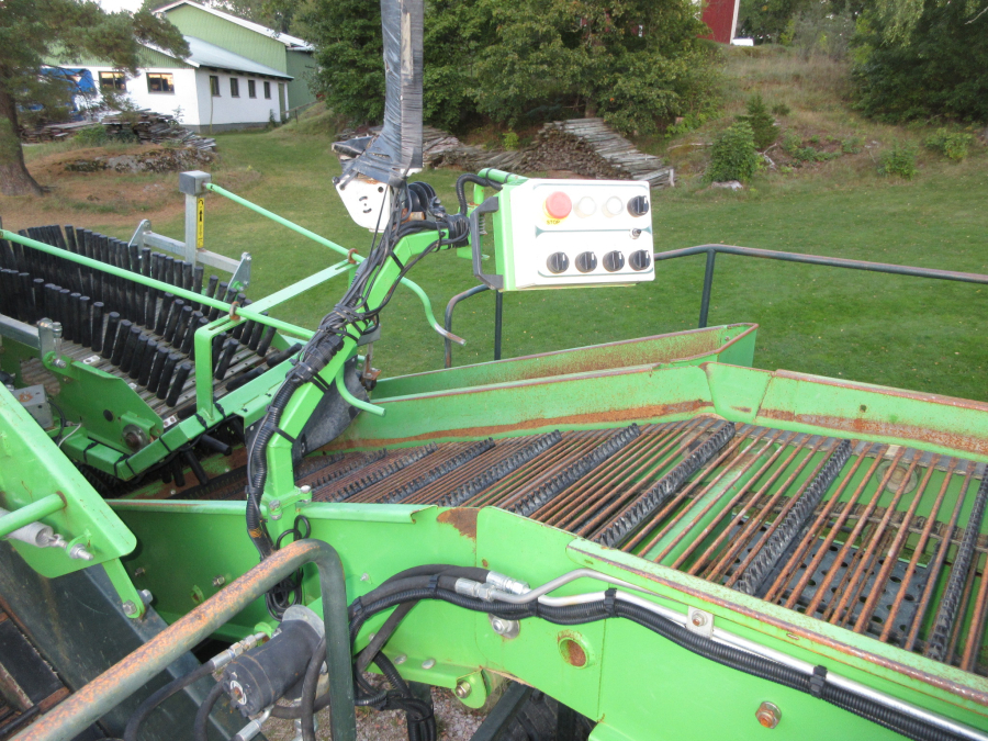 6322 AVR 6100 potato harvester