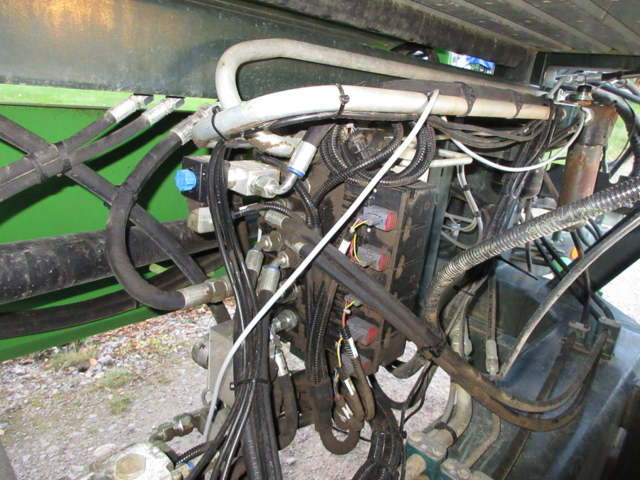 6322 AVR 6100 potato harvester