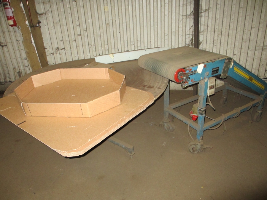 3592 EMVE rotating packaging table and bag elevator