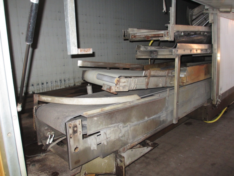 3600 Harvest trailer with harvest conveyor