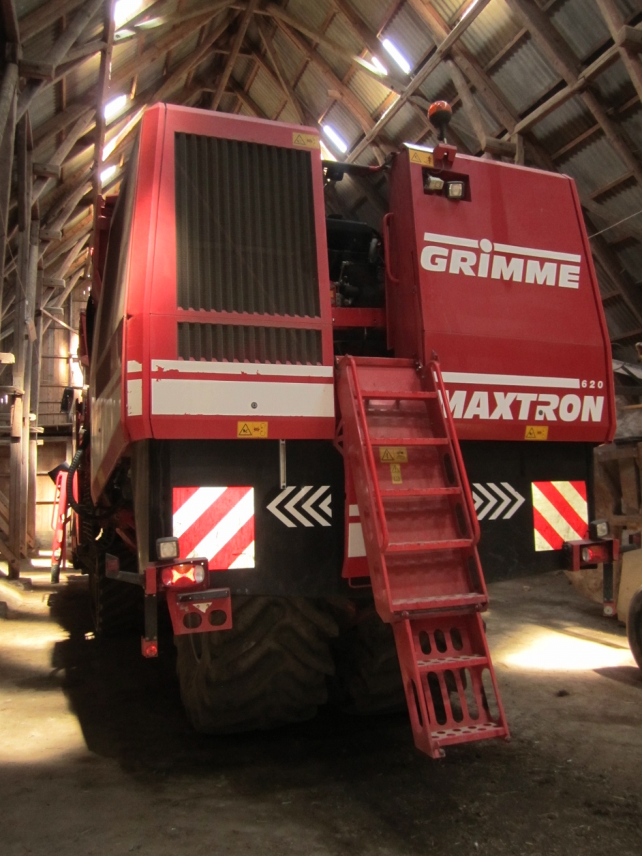 3614 Grimme Maxtron 620 beet harvester 6 row