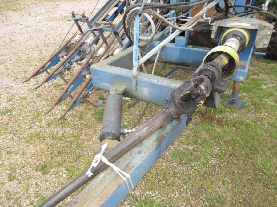 3640 Asa-Lift carrot harvester T-200 2 row with elevator