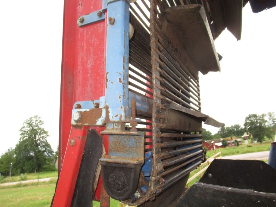 3640 Asa-Lift carrot harvester T-200 2 row with elevator