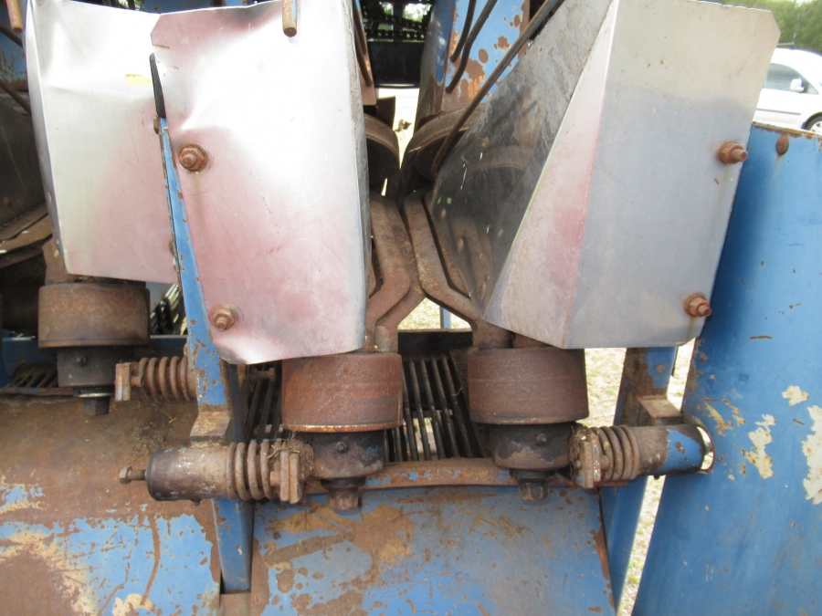 3640 Asa-Lift carrot harvester T-200 2 row with elevator