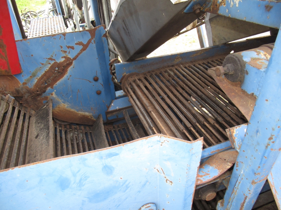 3640 Asa-Lift carrot harvester T-200 2 row with elevator
