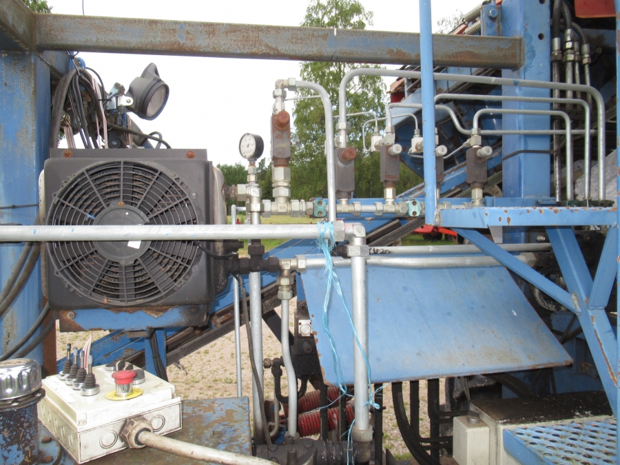 3640 Asa-Lift carrot harvester T-200 2 row with elevator