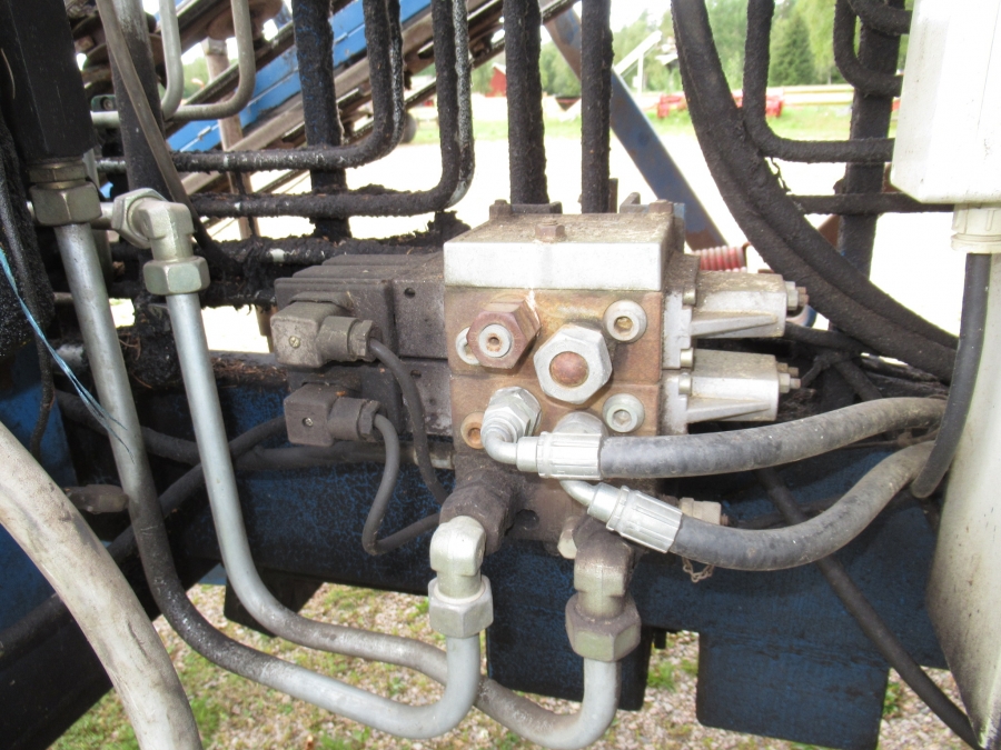 3640 Asa-Lift carrot harvester T-200 2 row with elevator