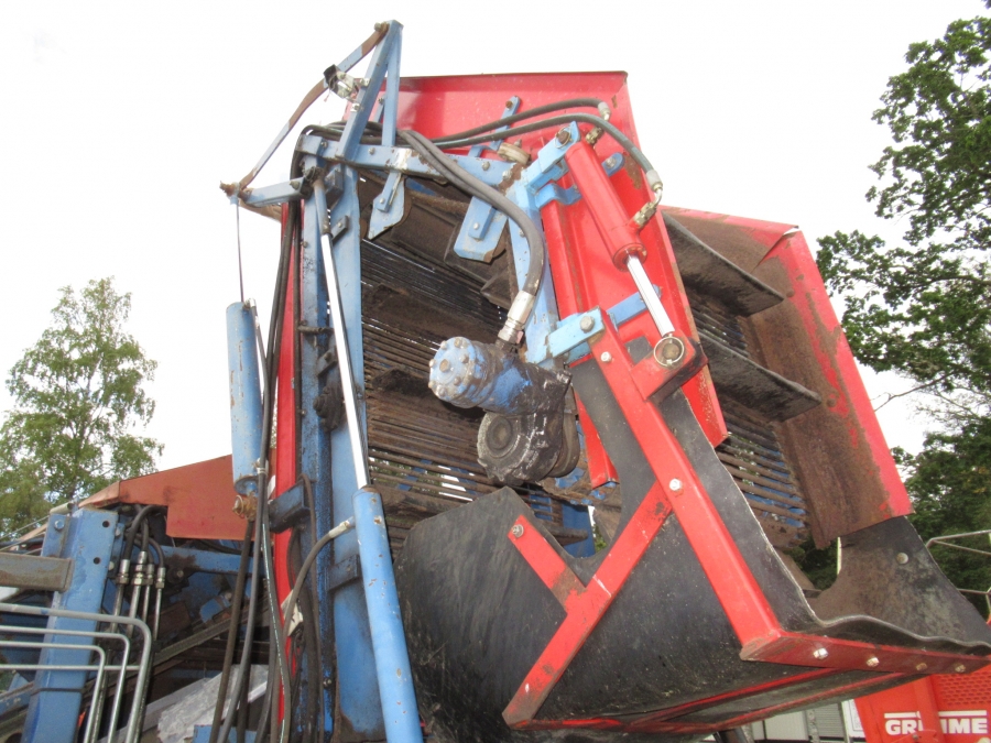 3640 Asa-Lift carrot harvester T-200 2 row with elevator