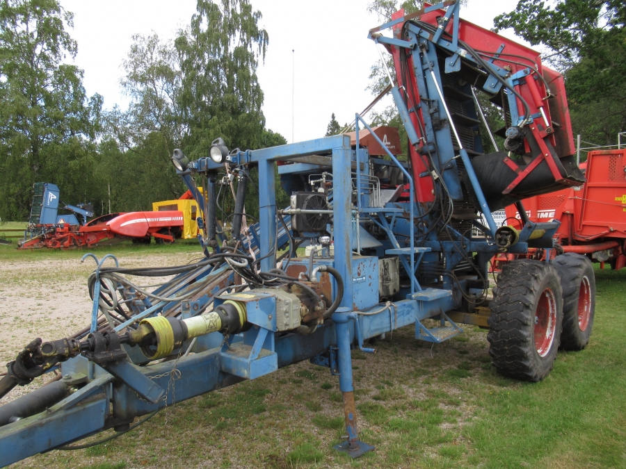 3640 Asa-Lift carrot harvester T-200 2 row with elevator