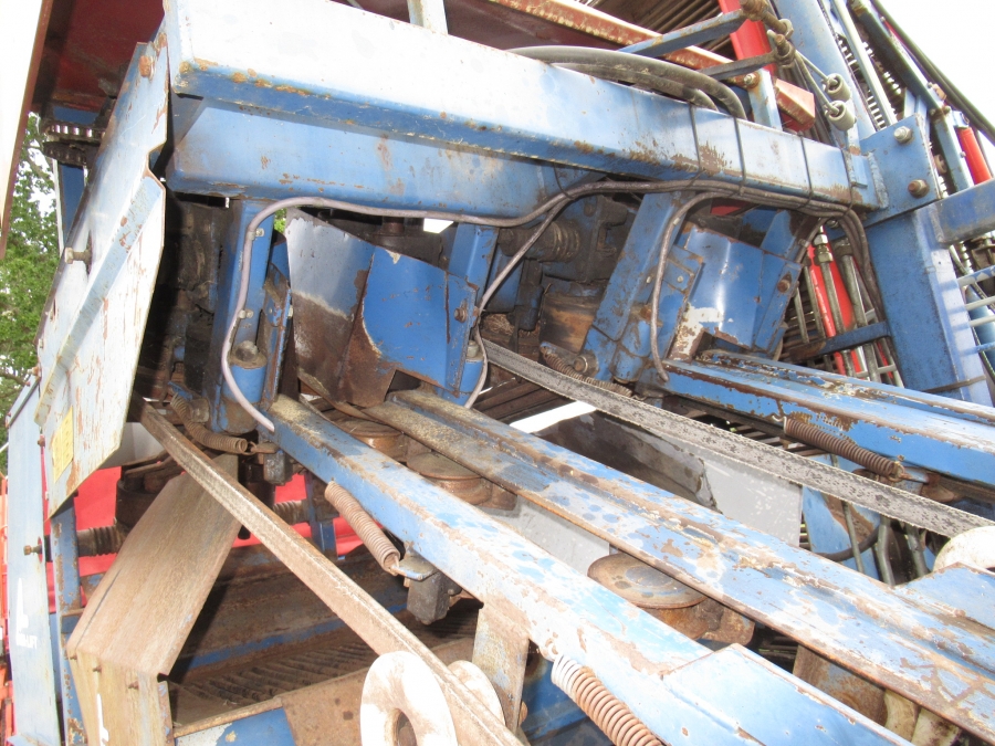 3640 Asa-Lift carrot harvester T-200 2 row with elevator