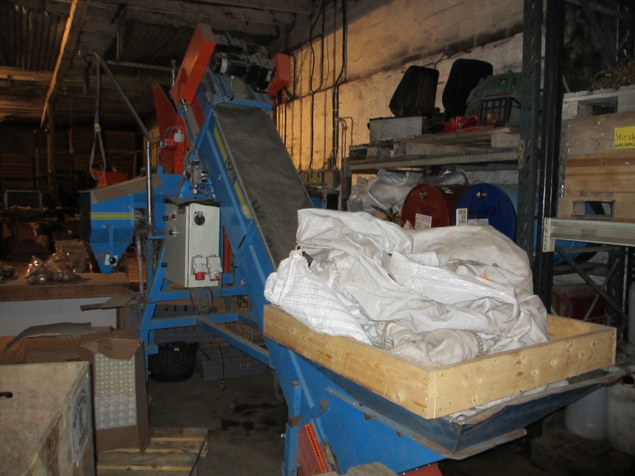 3656 EMVE octabin weigher and filler